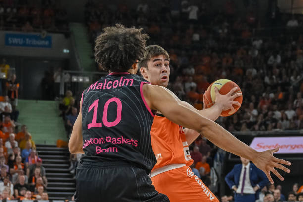 鉴于双方签 鉴于双方签